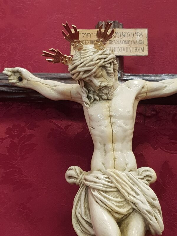 Cristo del Amor 25 cm marfil
